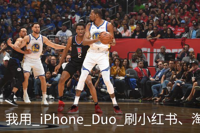 我用 iPhone Duo 刷小红书、淘宝、飞书，发现作用不只是装「阔」